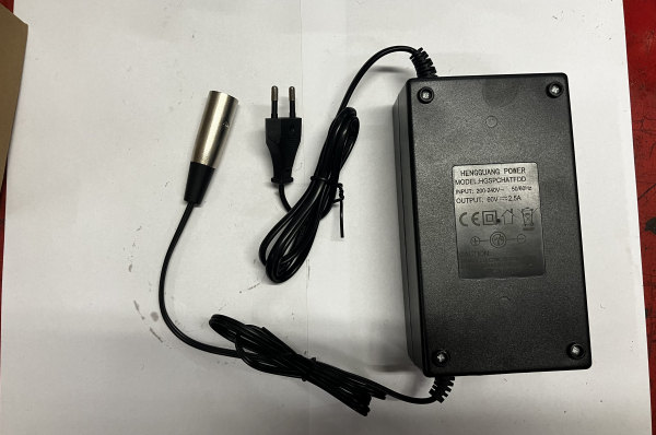 Ladegerät 60V 2,5Ah großer Stecker